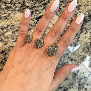 Kendra Scott 3 stone ring